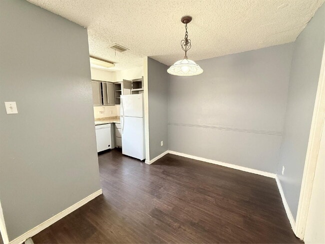 Foto del edificio - 2641 Santa Barbara Dr