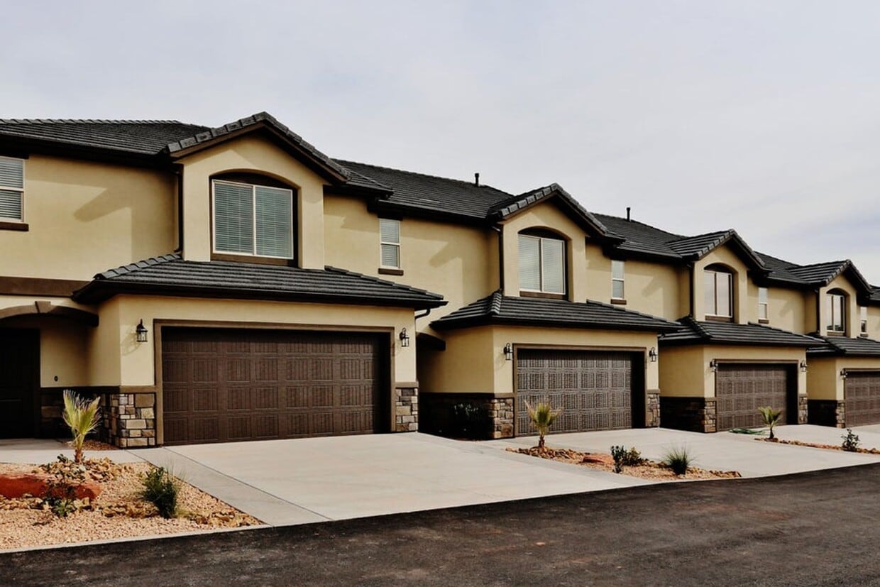 Primary Photo - 3 Bedroom, 2.5 Bathroom Townhome Available...