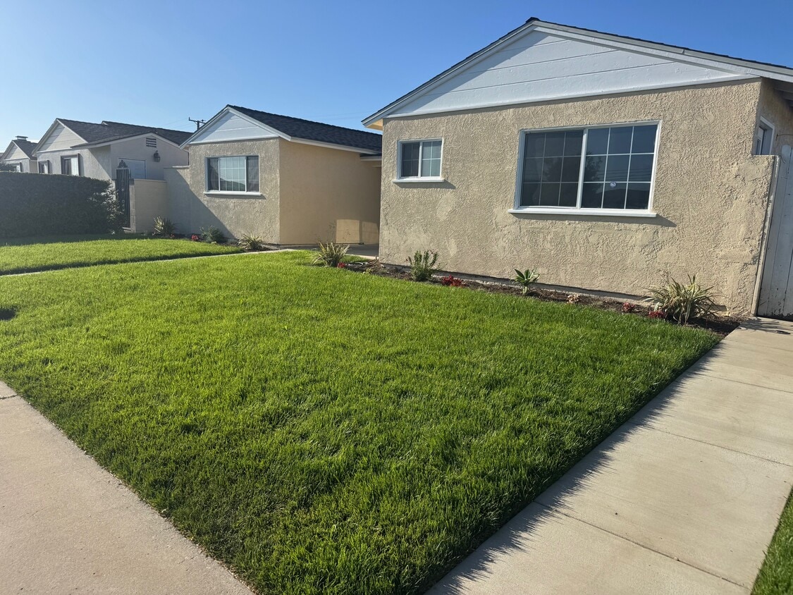 Primary Photo - 1150 W Fir Ave