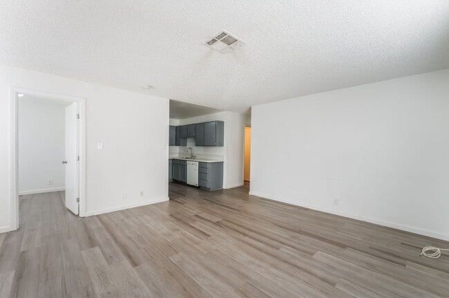 Foto del edificio - Upgraded 3 Bedroom Unit Near Air Force Base!