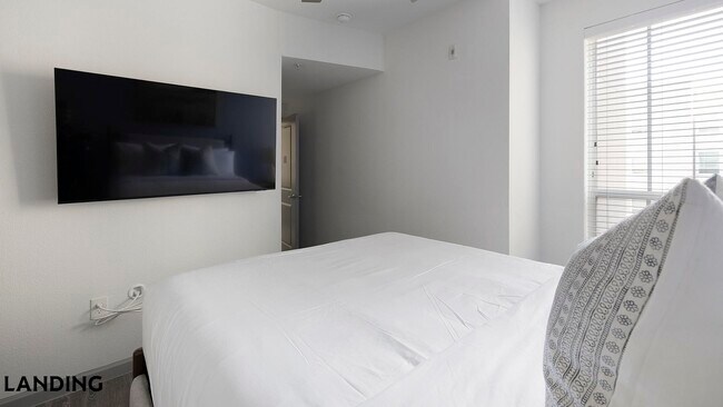 Building Photo - 1001 S Center St