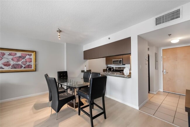 Building Photo - 1200 Brickell Bay Dr