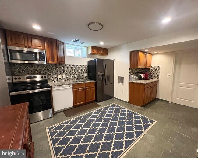 Foto del edificio - 2302 E Randolph Ave