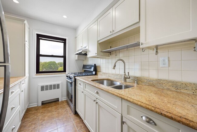 Foto del edificio - 2335 Hudson Terrace