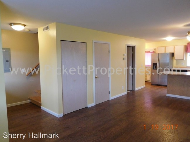 Building Photo - 3978 Broadmoor Loop NE