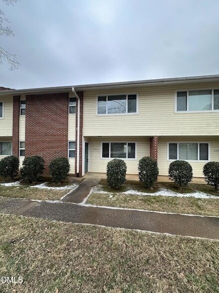 Building Photo - 2365 Champion Ct