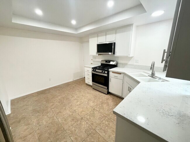 Building Photo - 9867 Serrano Ct