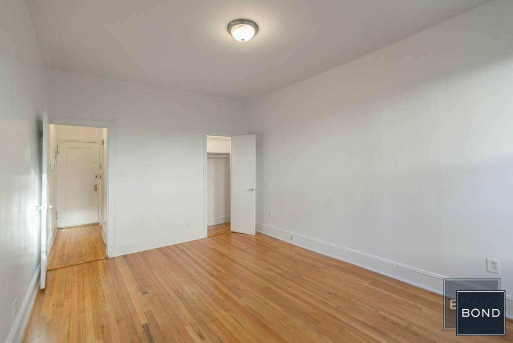 Building Photo - 340 E 53rd St