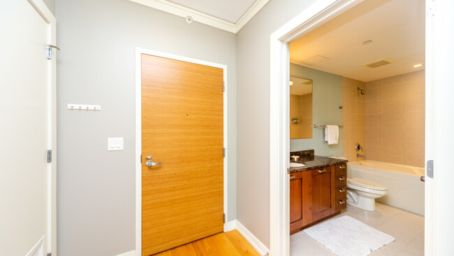 Foto del edificio - 1570 Elmwood Ave
