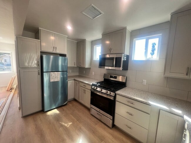 Building Photo - FULLY REMODELED 3BR/2BA HOME in Spring Valley