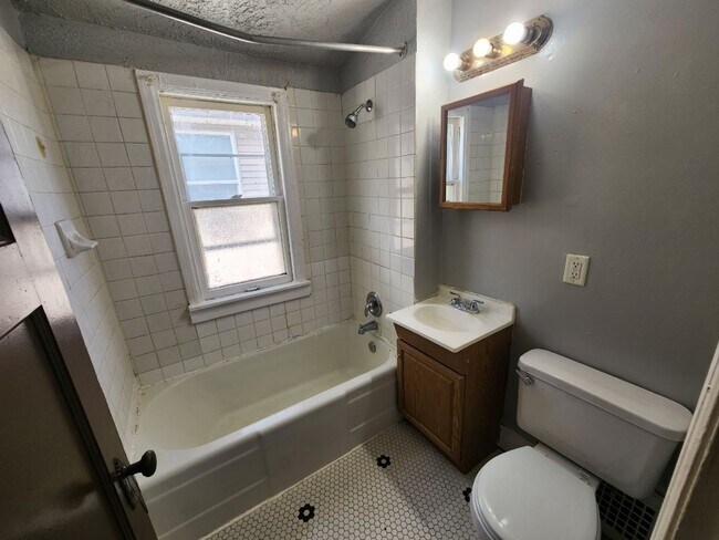 Foto del edificio - 4458-4460 N 65th St