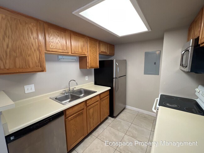 Photo - Gound level 3-bedroom 2 Bathroom Condo in ...
