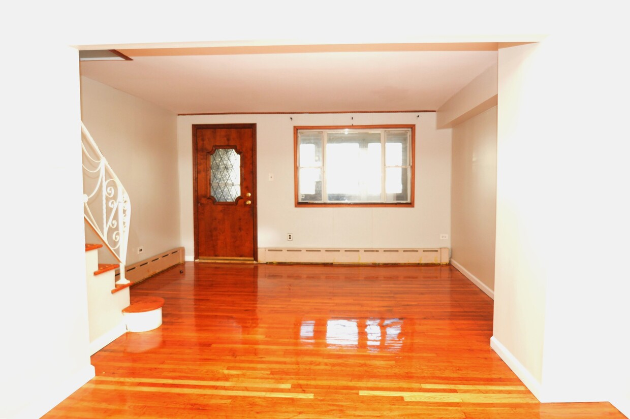 Primary Photo - 2828 Sellers St