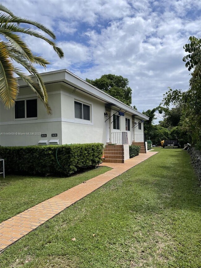 Foto del edificio - 3636 SW 23rd Terrace