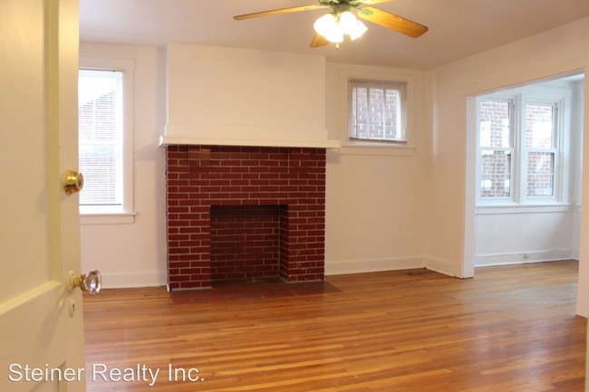 Foto del edificio - 7739-7741 Forbes Ave