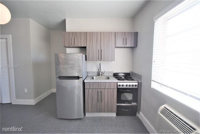 Building Photo - 420 78th St