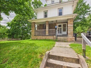 Building Photo - 448 E Voris St
