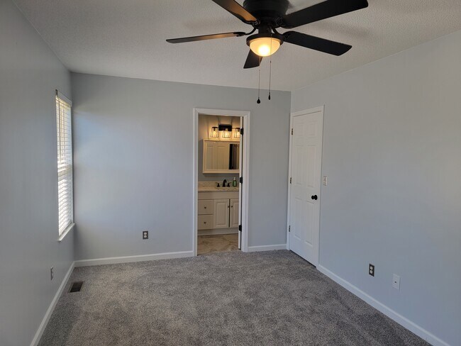 Master bedroom bath entrance - 1325 Holly Creek Rd