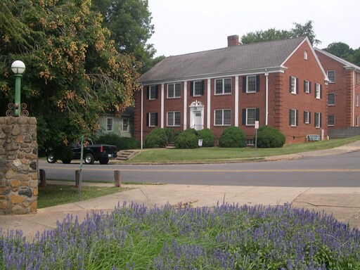 Primary Photo - 624 W End Blvd