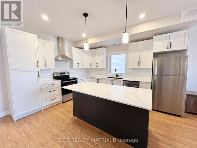 Building Photo - 141 Centenaire St