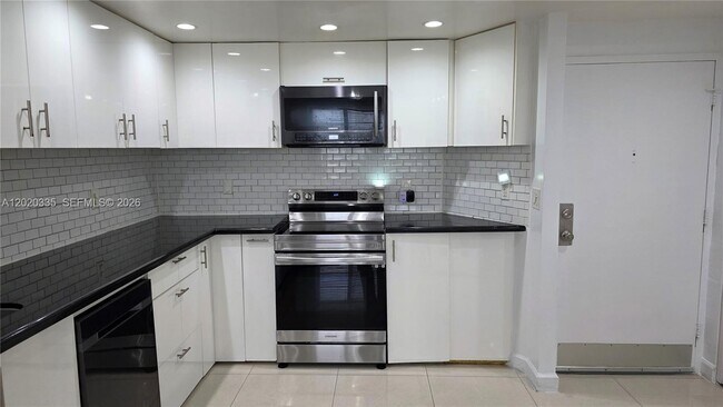 Building Photo - 1351 NE Miami Gardens Dr