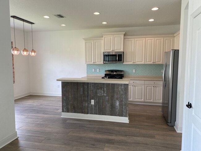 Building Photo - 10909 Shade Tree Cv
