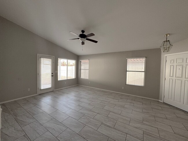 Building Photo - Stylish & Move-In Ready Home in Clemente R...