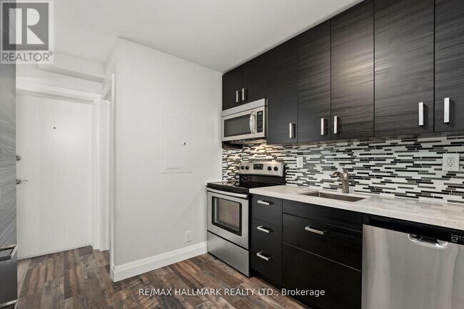 Building Photo - 276 King Edward Ave