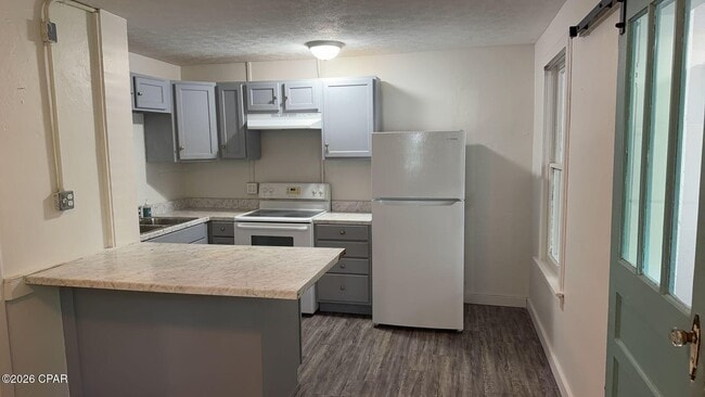 Building Photo - 1511 Molitor Ave