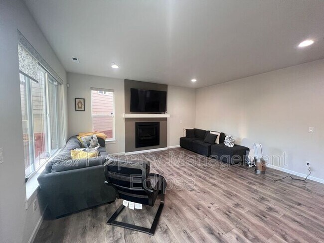 Foto del edificio - 19205 14TH AVE SE