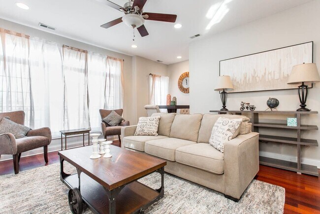 Foto del edificio - 5301 W Leland Ave