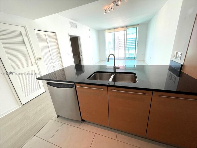 Foto del edificio - 950 Brickell Bay Dr