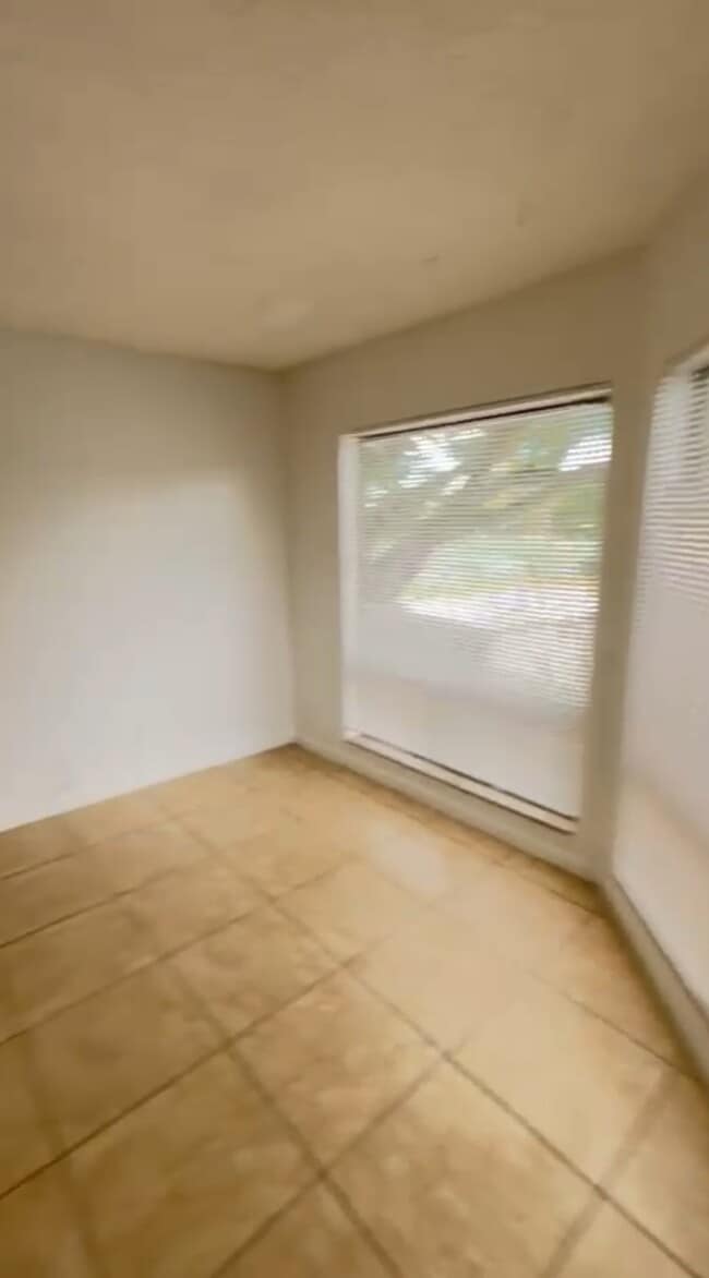 Building Photo - 2546 Lemon Tree Ln
