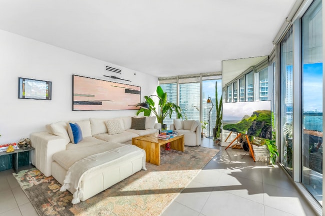 Building Photo - 465 Brickell Ave
