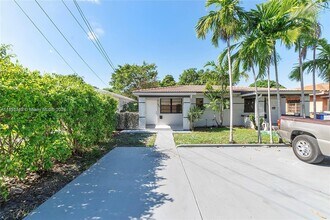 Building Photo - 880 NW 31st Ave