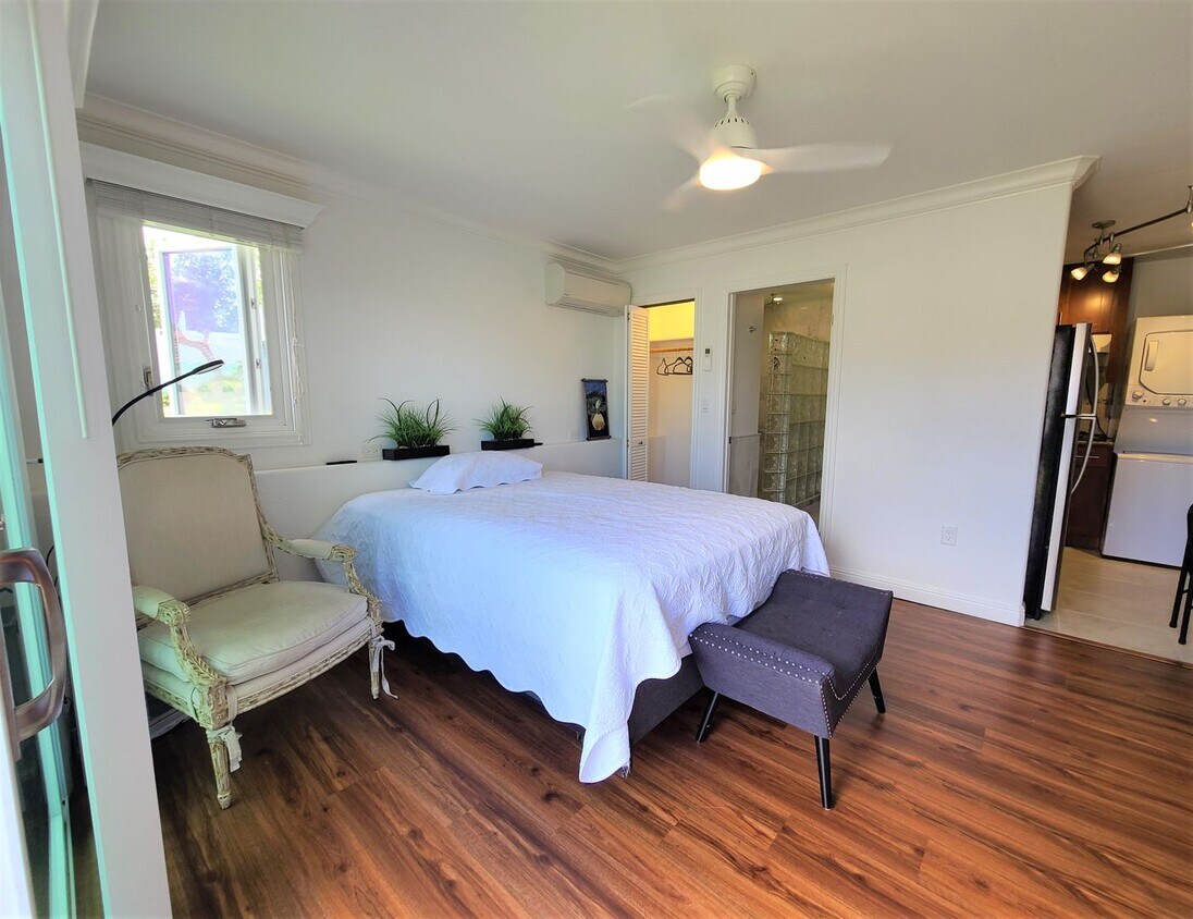 Studio, steps to private water access. Spl... House Rental in Kaneohe