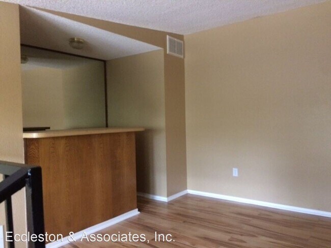 Building Photo - 2 br, 1 bath House - 5500 Dunsmuir #34