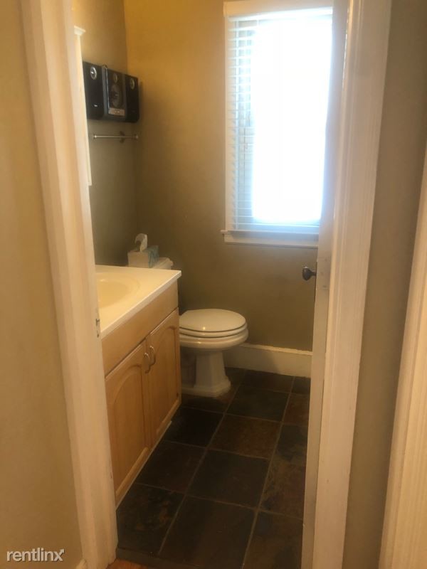 Building Photo - 3 br, 1 bath House - 3927 Reservoir Blvd