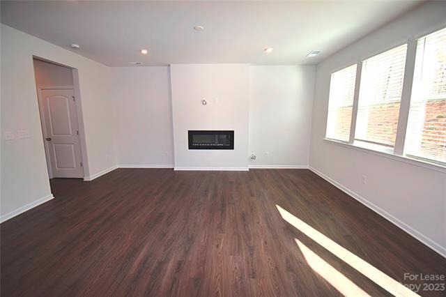 Foto del edificio - 2125 Strawberry Patch Street