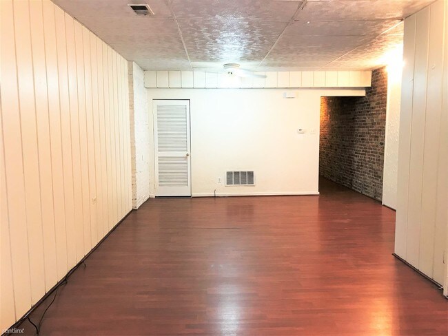 Building Photo - 363 Spahr St