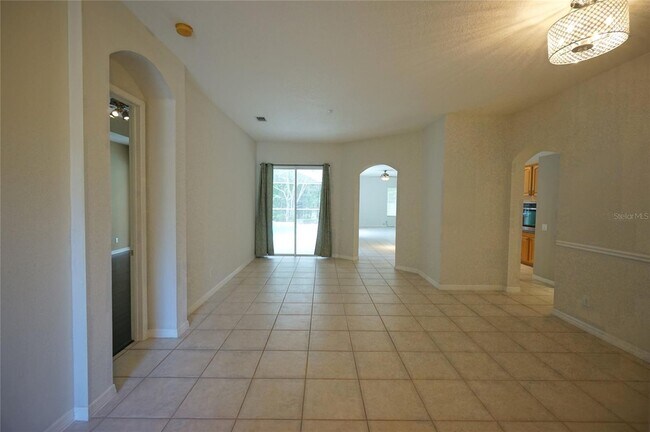 Building Photo - 10441 Greendale Dr