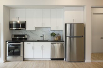 Building Photo - The Pearl & The Jewel