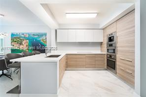 Foto principal - 300 Sunny Isles Blvd