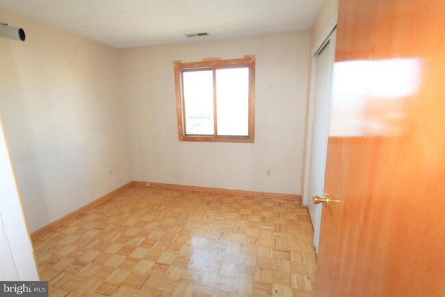 Foto del edificio - 4812 Ravens Crest Dr