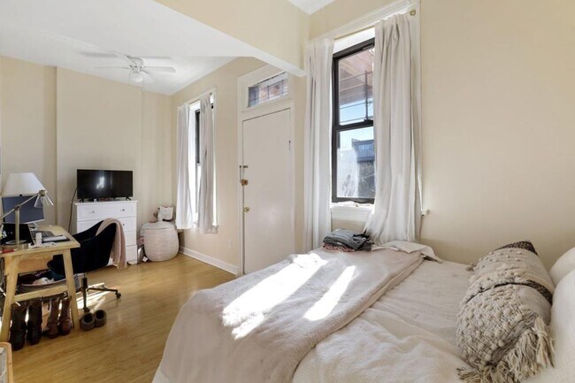 Foto del edificio - 4 bedroom in Chicago IL 60614