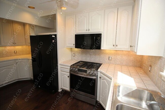 Building Photo - 6838 E 56th St