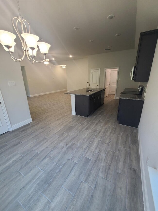 Foto del edificio - 525 Hillcrest Cir