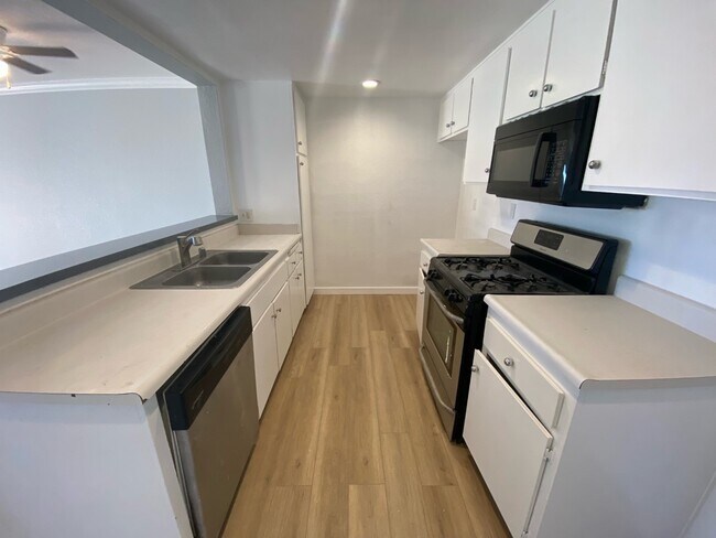 Foto del edificio - 1460 Kendall Dr