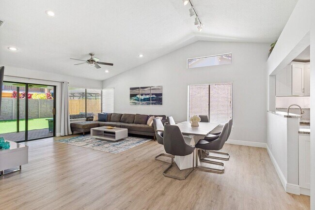 Foto del edificio - 10581 Mendocino Ln