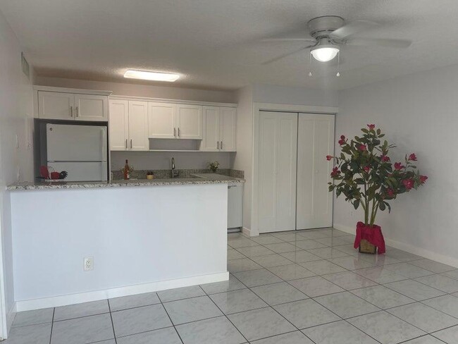 Building Photo - 639 Executive Center Dr